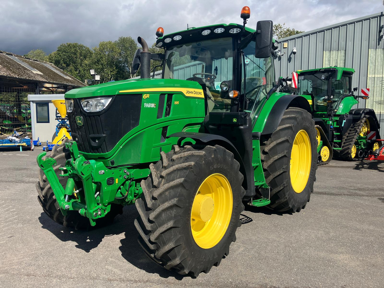 John Deere 6R 195 - Tractor: foto 1 John Deere 6R 195 - Tractor: foto 1