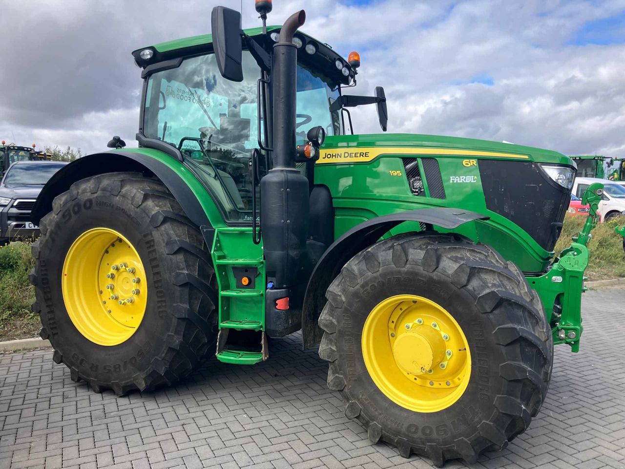 John Deere 6R 195 - Tractor: foto 2 John Deere 6R 195 - Tractor: foto 2
