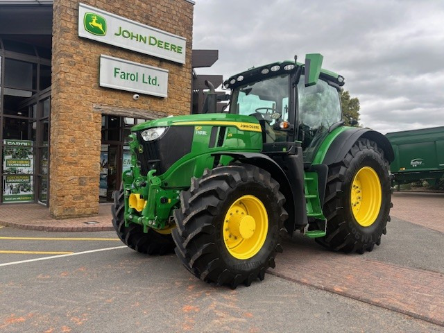John Deere 6R 215 - Tractor: foto 1 John Deere 6R 215 - Tractor: foto 1