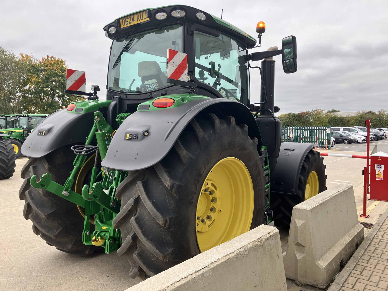 John Deere 6R 250 - Tractor: foto 5 John Deere 6R 250 - Tractor: foto 5