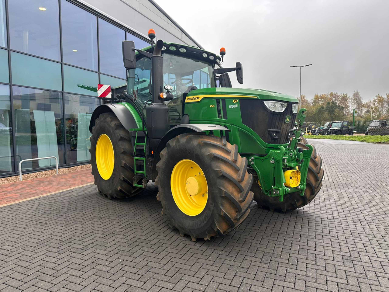 John Deere 6R 250 - Tractor: foto 5 John Deere 6R 250 - Tractor: foto 5