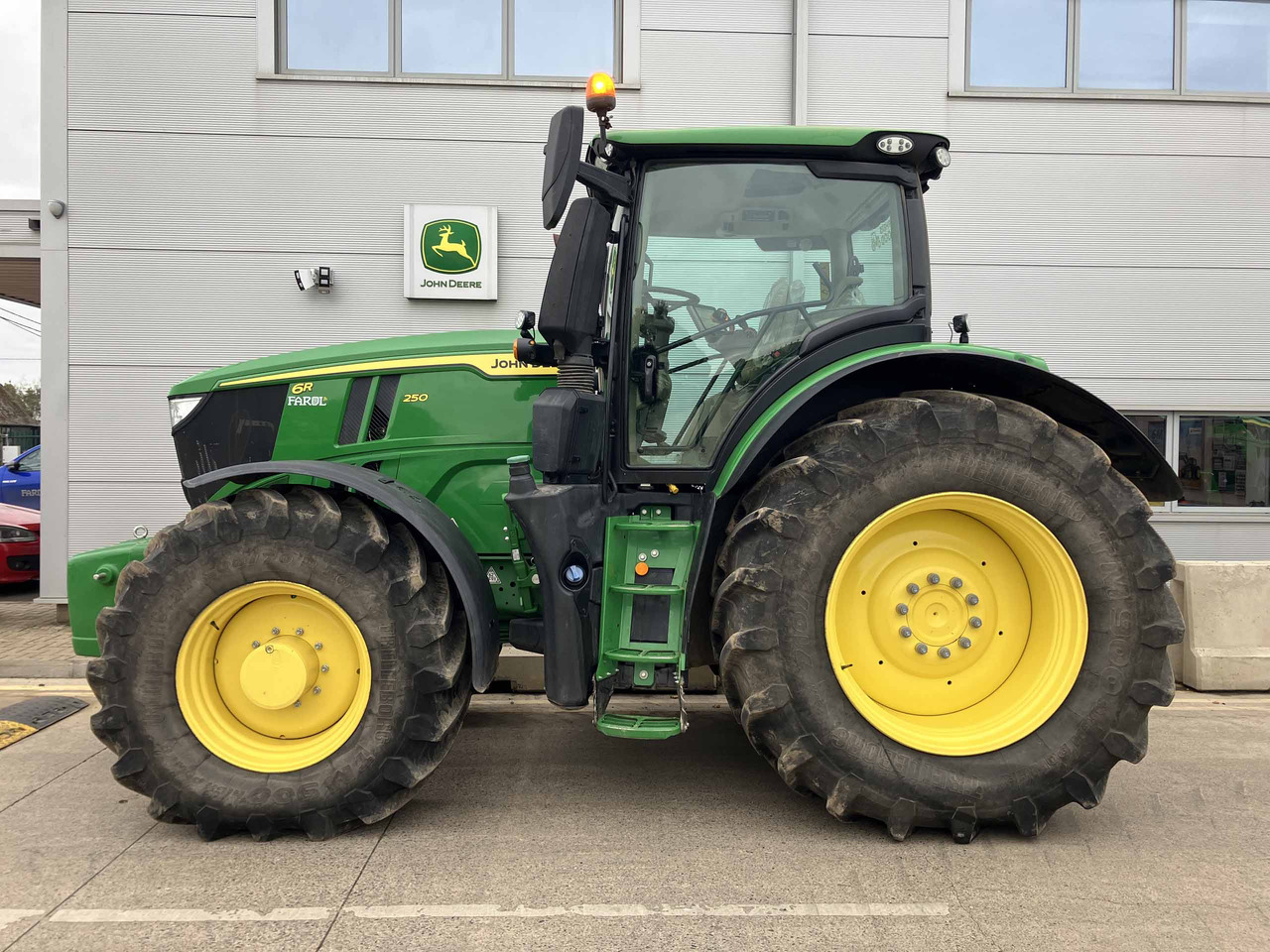 John Deere 6R 250 - Tractor: foto 2 John Deere 6R 250 - Tractor: foto 2