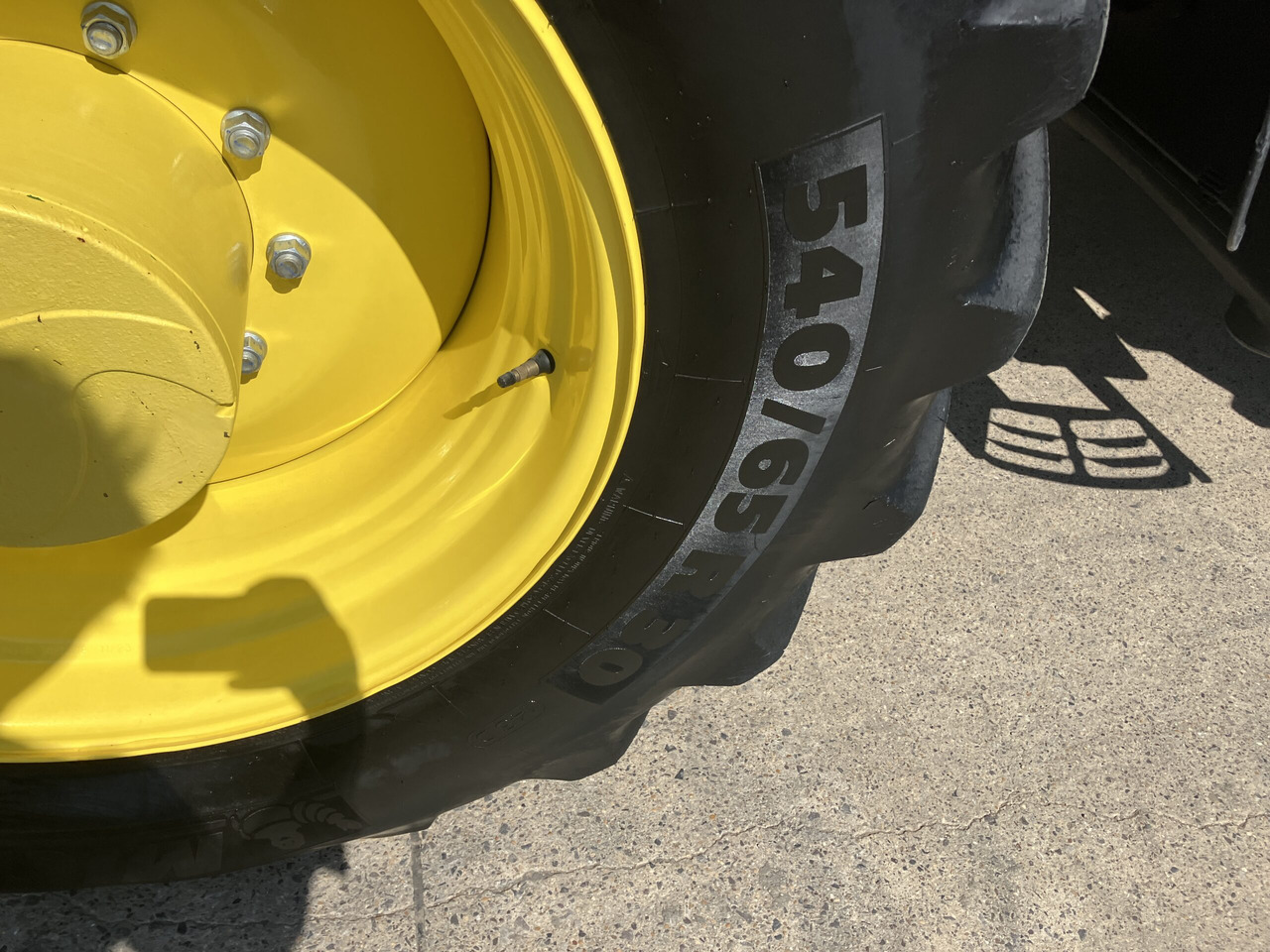 Arrendamiento de  John Deere 6R155 John Deere 6R155: foto 11
