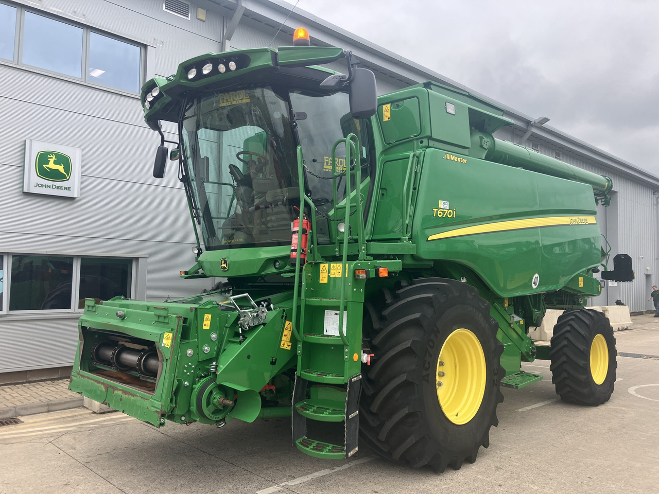 John Deere T670i HillMaster - Cosechadora de granos: foto 1 John Deere T670i HillMaster - Cosechadora de granos: foto 1