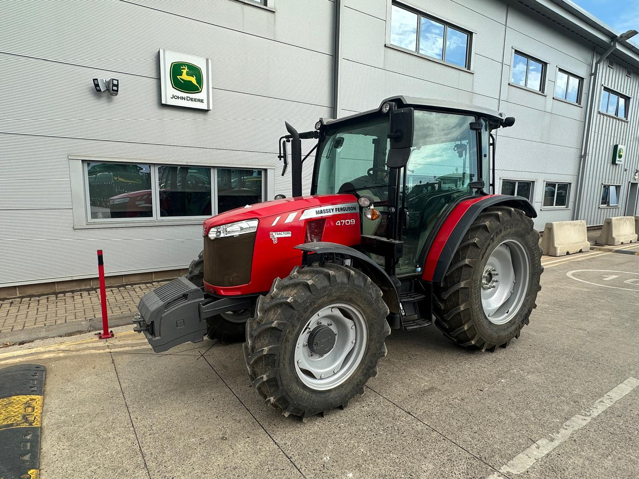 Tractor Massey Ferguson 4709: foto 1