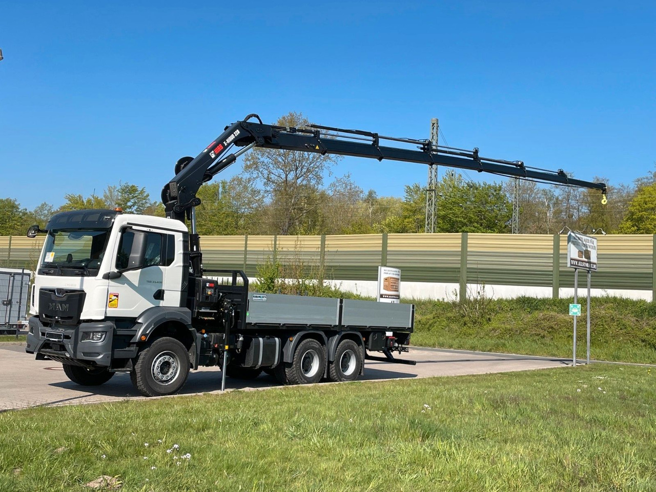 MAN TGS 33.440 6x4 HIAB 228-6 - Camión grúa: foto 1 MAN TGS 33.440 6x4 HIAB 228-6 - Camión grúa: foto 1