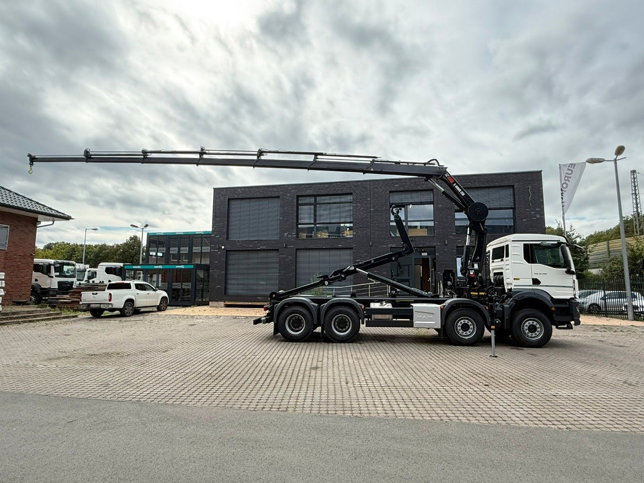 MAN TGS 35.480 8x4 Abrollkipper + Kran HIAB 228-6 - Camión multibasculante, Camión grúa: foto 3 MAN TGS 35.480 8x4 Abrollkipper + Kran HIAB 228-6 - Camión multibasculante, Camión grúa: foto 3