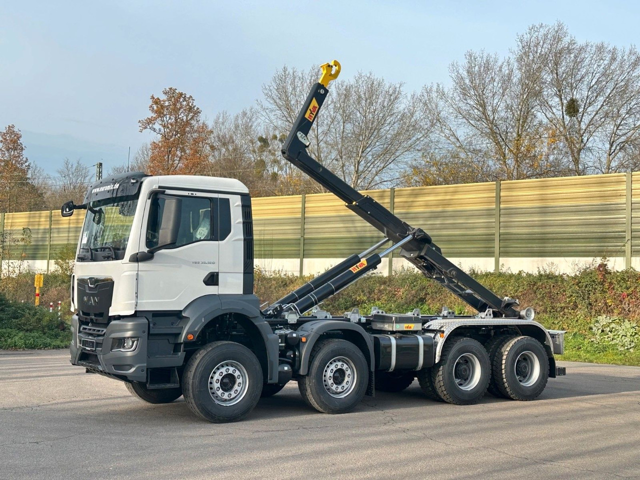MAN TGS 35.520 8x4 Euro6e Hyva 26-55 Abrollkipper - Camión multibasculante: foto 1 MAN TGS 35.520 8x4 Euro6e Hyva 26-55 Abrollkipper - Camión multibasculante: foto 1