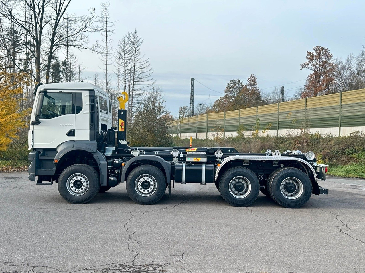 MAN TGS 35.520 8x4 Euro6e Hyva 26-55 Abrollkipper - Camión multibasculante: foto 3 MAN TGS 35.520 8x4 Euro6e Hyva 26-55 Abrollkipper - Camión multibasculante: foto 3