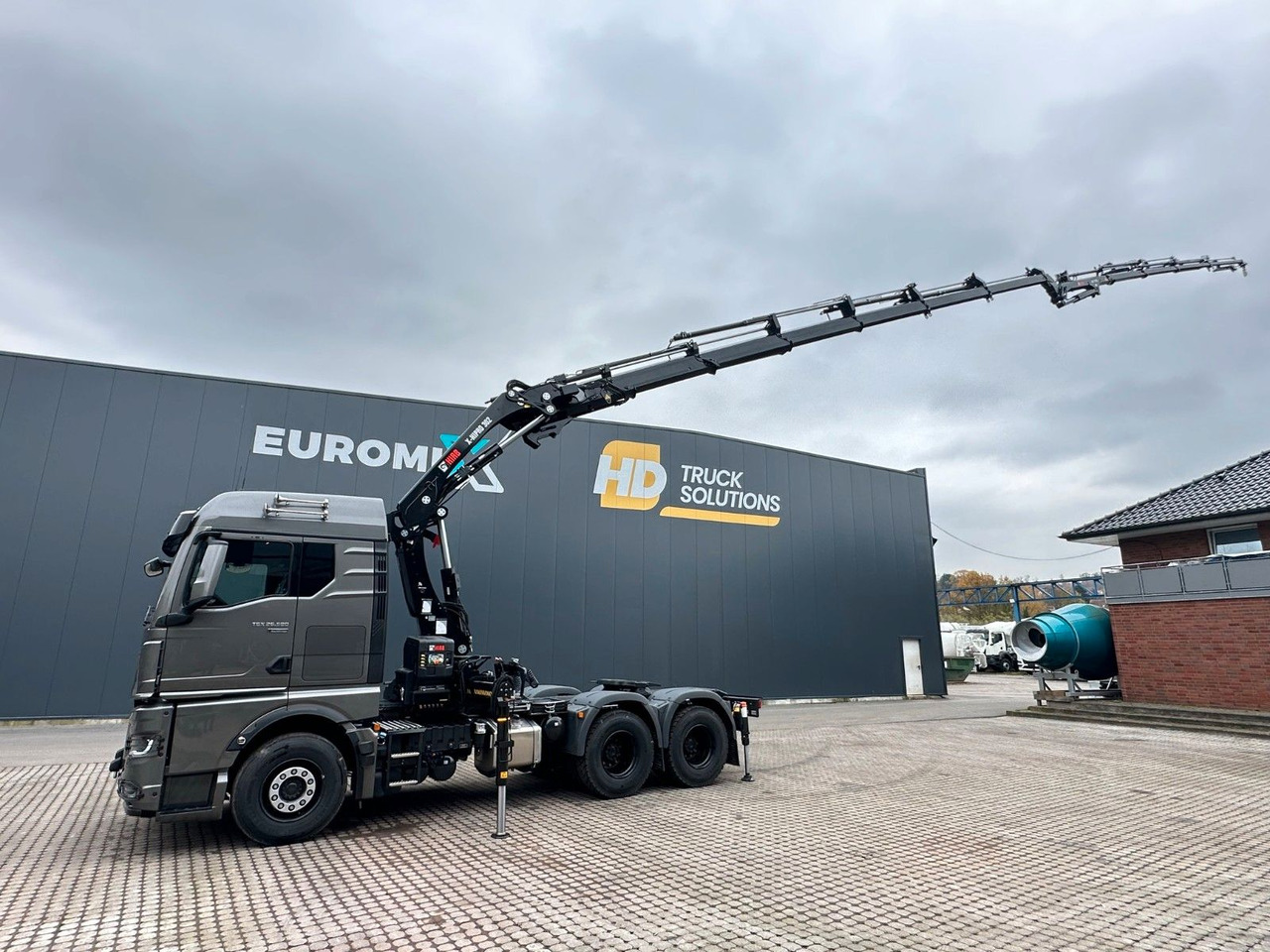 Arrendamiento de  MAN TGX 26.580 6x4 Kran Hiab 302-6 + Jib-4 MAN TGX 26.580 6x4 Kran Hiab 302-6 + Jib-4: foto 13