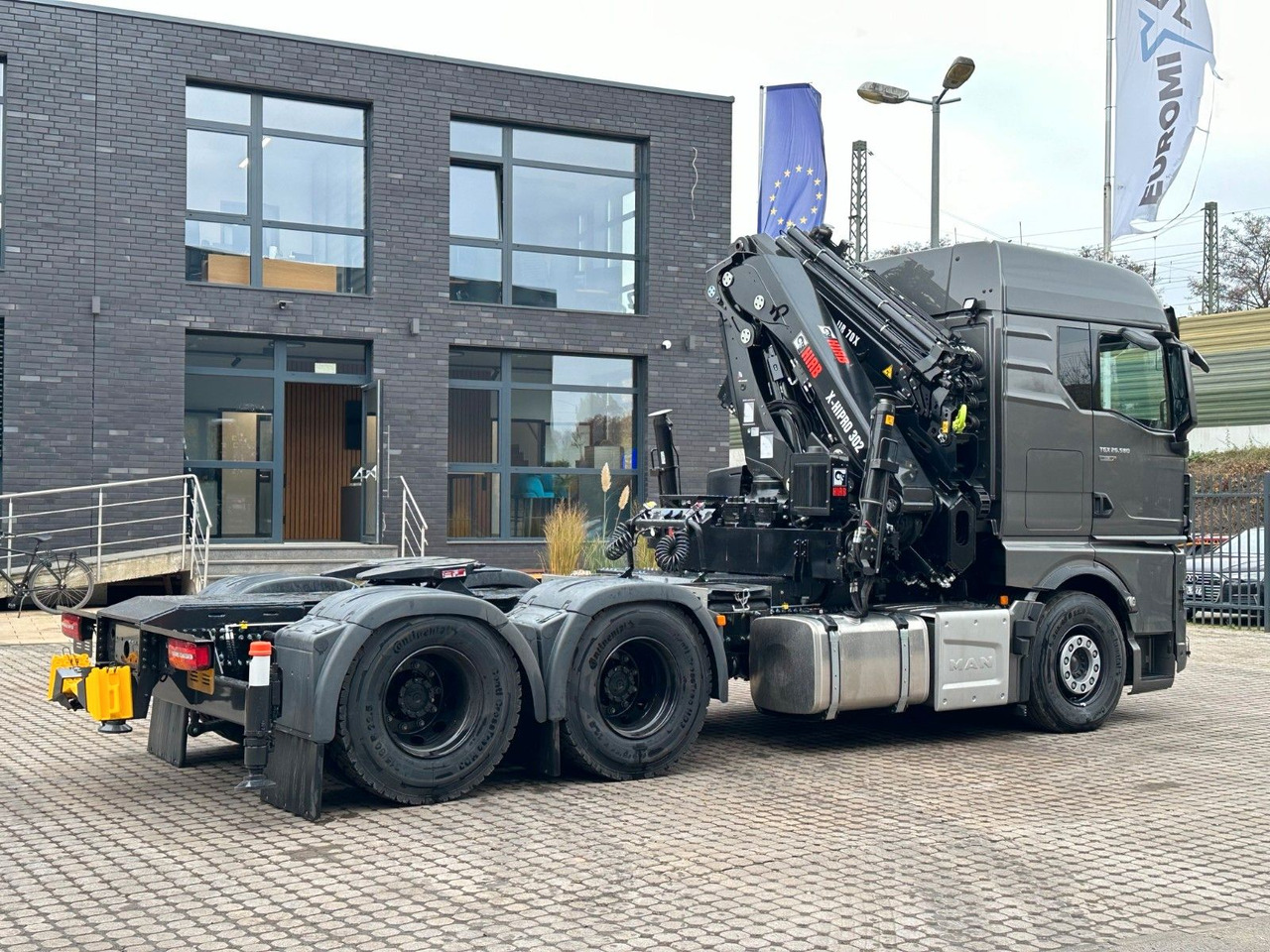 Arrendamiento de  MAN TGX 26.580 6x4 Kran Hiab 302-6 + Jib-4 MAN TGX 26.580 6x4 Kran Hiab 302-6 + Jib-4: foto 9