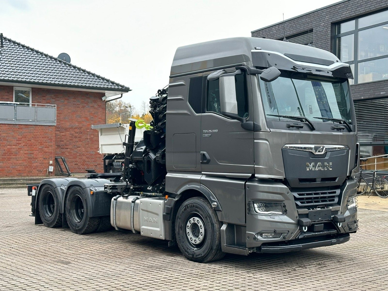 Arrendamiento de  MAN TGX 26.580 6x4 Kran Hiab 302-6 + Jib-4 MAN TGX 26.580 6x4 Kran Hiab 302-6 + Jib-4: foto 11