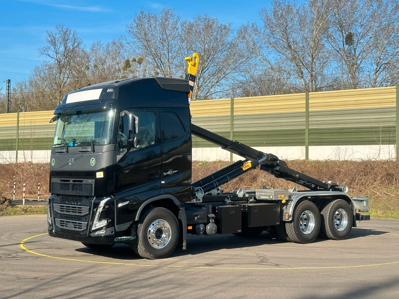 Volvo FH 540 6x4 Abrollkipper Hyva 20-60 - Camión multibasculante, Camión grúa: foto 1 Volvo FH 540 6x4 Abrollkipper Hyva 20-60 - Camión multibasculante, Camión grúa: foto 1