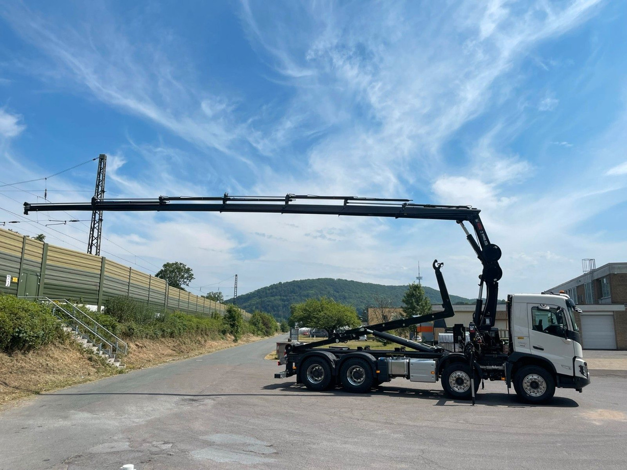 Camión multibasculante, Camión grúa Volvo FMX 500 8x4 Abrollkipper + Kran Hiab 228-6: foto 17