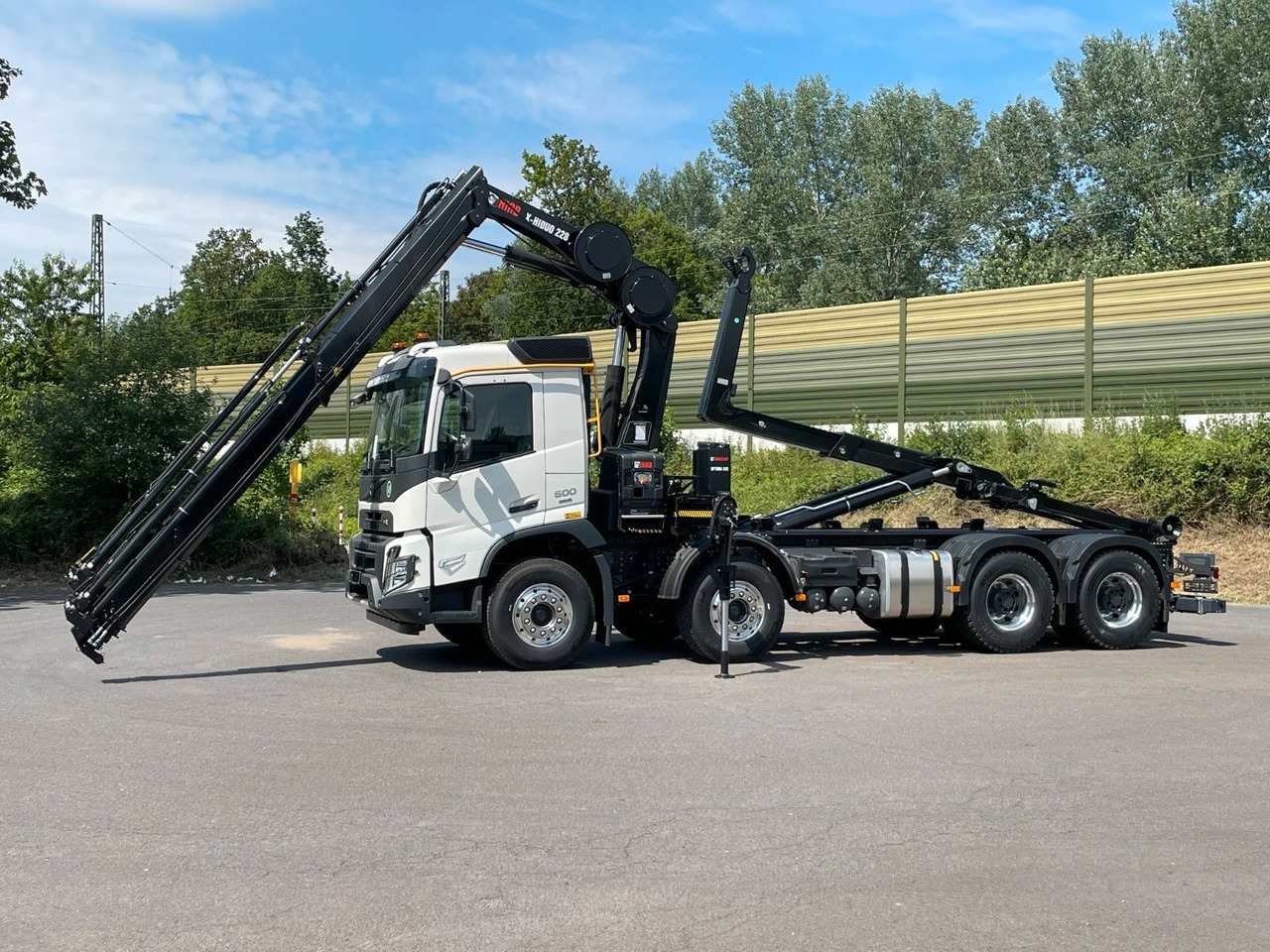 Camión multibasculante, Camión grúa Volvo FMX 500 8x4 Abrollkipper + Kran Hiab 228-6: foto 10