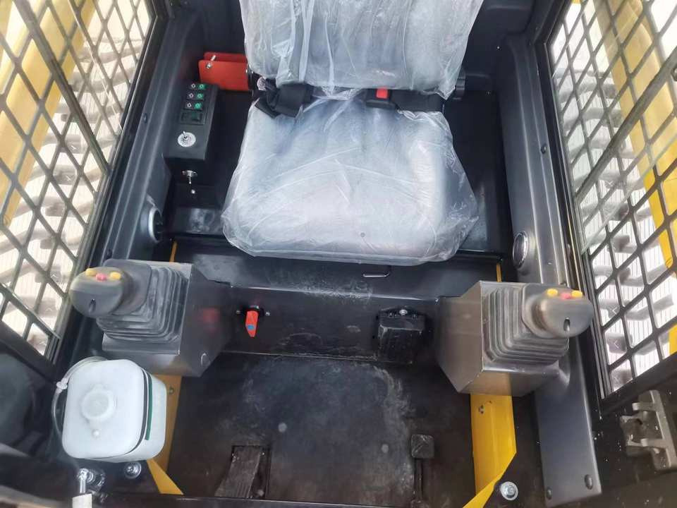 Hot Sale Used CATERPILLAR 277D Front Loader Multi-Terrain Skid Loader With Core Components Engine Motor Pump - Minicargadora de cadenas: foto 5 Hot Sale Used CATERPILLAR 277D Front Loader Multi-Terrain Skid Loader With Core Components Engine Motor Pump - Minicargadora de cadenas: foto 5