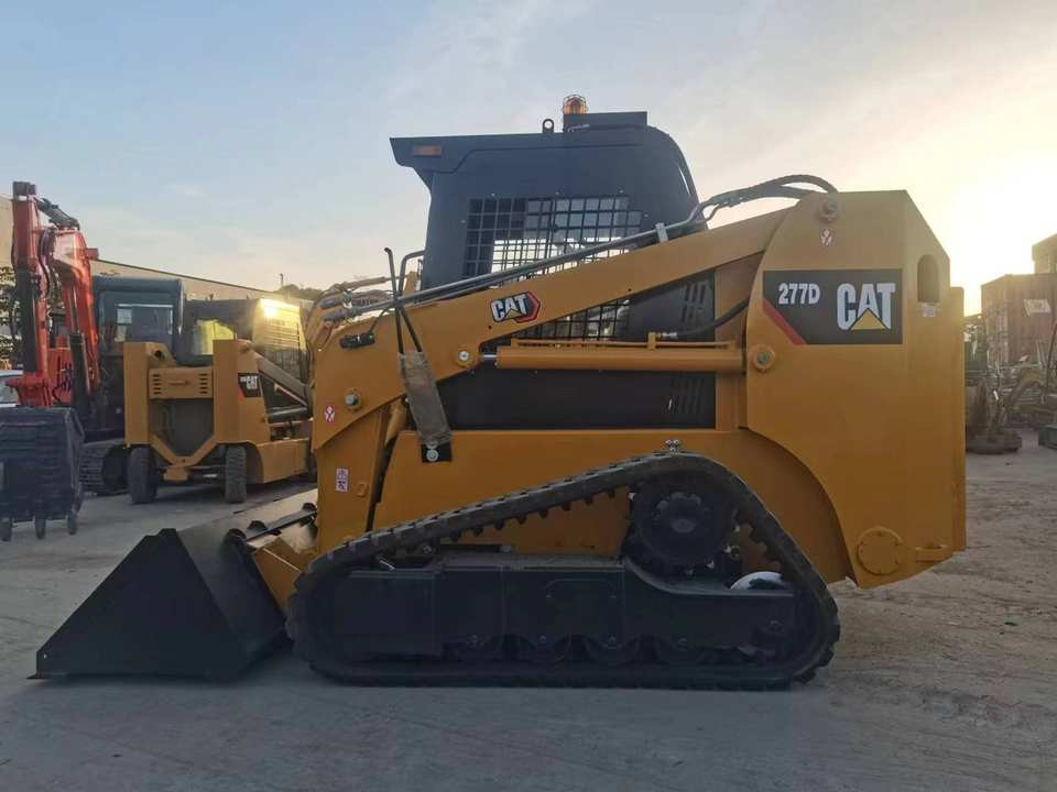 Hot Sale Used CATERPILLAR 277D Front Loader Multi-Terrain Skid Loader With Core Components Engine Motor Pump - Minicargadora de cadenas: foto 3 Hot Sale Used CATERPILLAR 277D Front Loader Multi-Terrain Skid Loader With Core Components Engine Motor Pump - Minicargadora de cadenas: foto 3