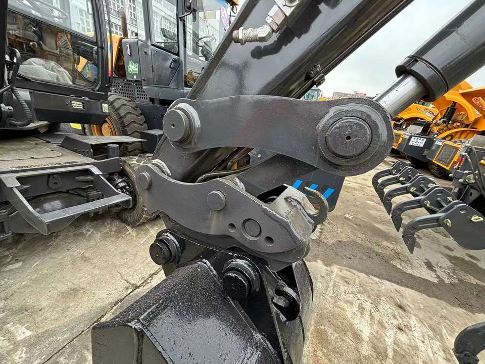 Hot Sale Used Doosan Dx75 Small 7.5t Wheel Excavator South Korea DX75 Mini Excavator for Sale Good Condition - Excavadora de ruedas: foto 5 Hot Sale Used Doosan Dx75 Small 7.5t Wheel Excavator South Korea DX75 Mini Excavator for Sale Good Condition - Excavadora de ruedas: foto 5