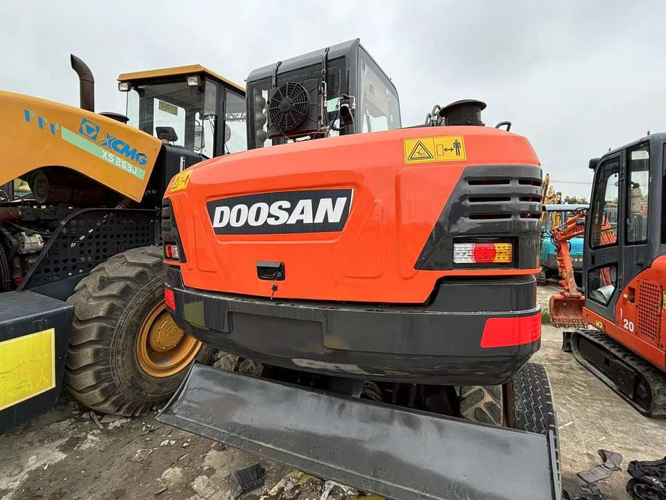 Hot Sale Used Doosan Dx75 Small 7.5t Wheel Excavator South Korea DX75 Mini Excavator for Sale Good Condition - Excavadora de ruedas: foto 4 Hot Sale Used Doosan Dx75 Small 7.5t Wheel Excavator South Korea DX75 Mini Excavator for Sale Good Condition - Excavadora de ruedas: foto 4