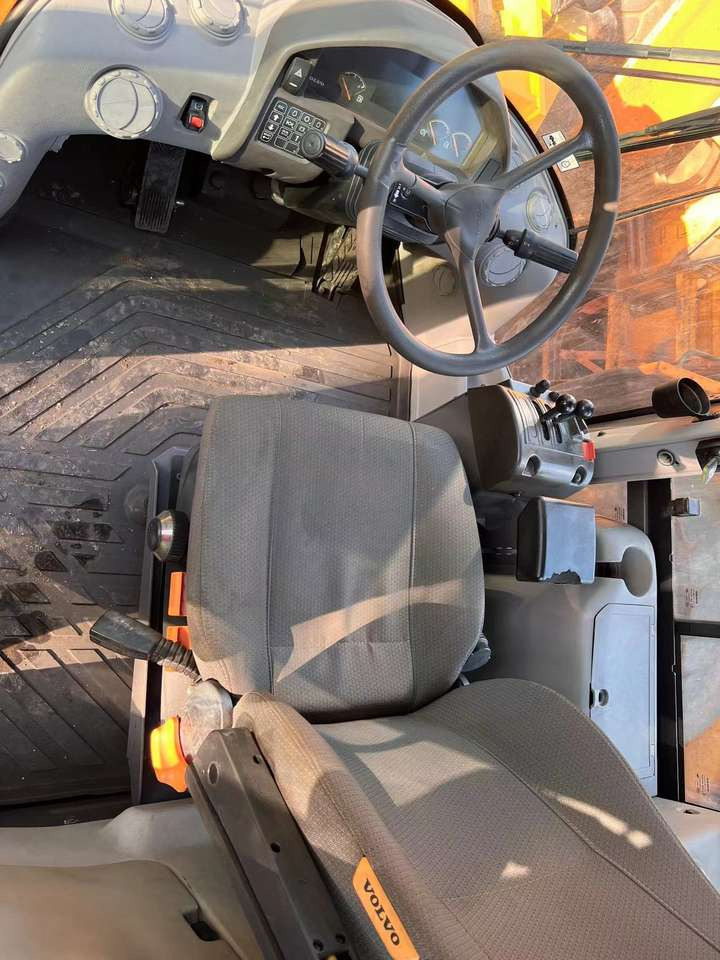 Hot Sale Used VOLVO L120GZ Loader Construction Machinery High Quality  Loader VOLVO - Cargadora de ruedas: foto 4 Hot Sale Used VOLVO L120GZ Loader Construction Machinery High Quality  Loader VOLVO - Cargadora de ruedas: foto 4