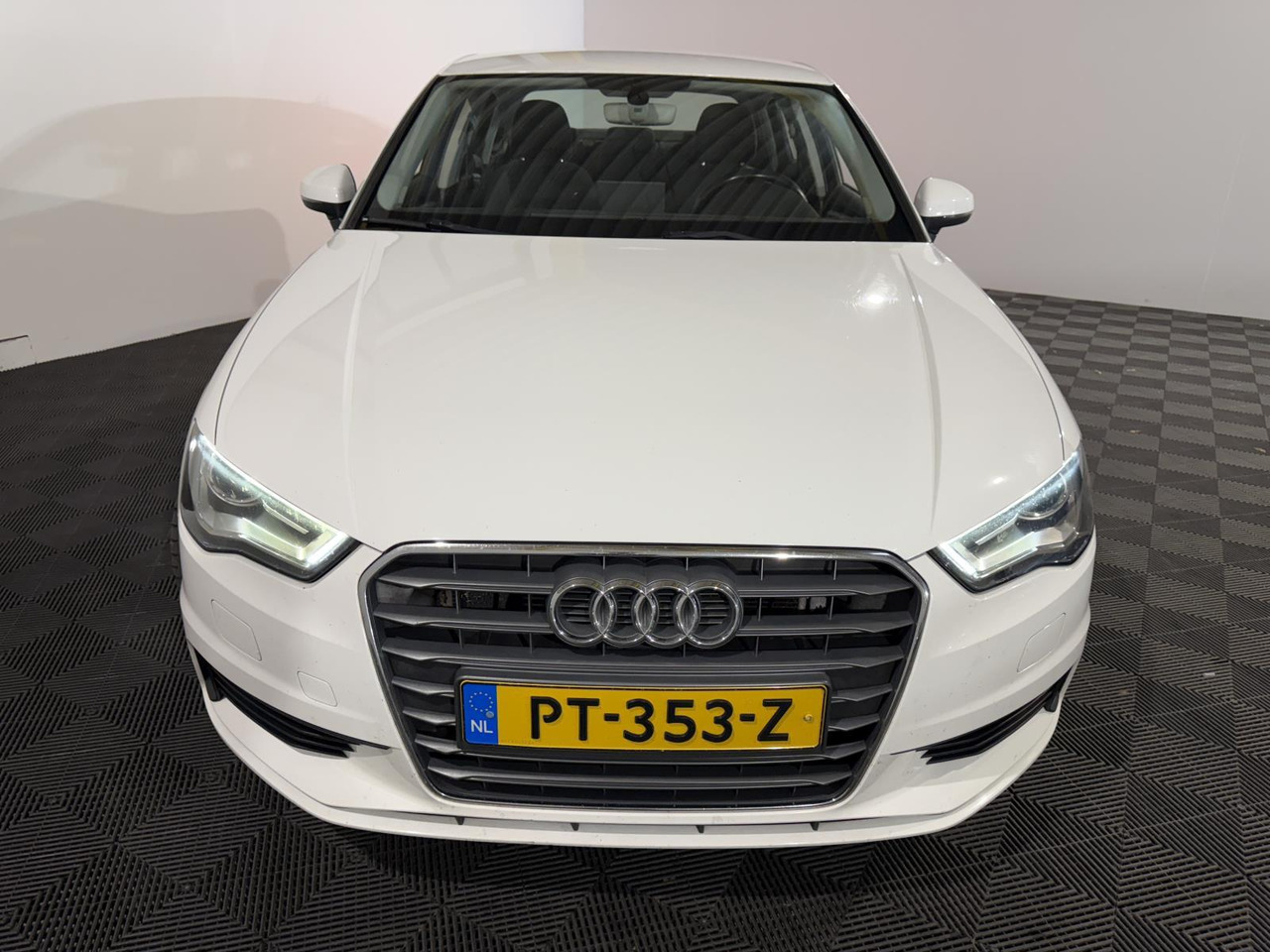 Audi | A3 Limousine | 1.4 TFSI Attraction Pro Line Plus Automaat | 2016 | 256.538 km | PT353Z | Geen oordeel - Berlina: foto 2 Audi | A3 Limousine | 1.4 TFSI Attraction Pro Line Plus Automaat | 2016 | 256.538 km | PT353Z | Geen oordeel - Berlina: foto 2