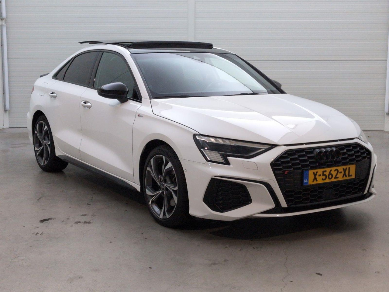 Audi A3 Limousine 35 TFSI edition one | 2022 | 54.418 km | Automaat | X562XL | NAP: Geen oordeel - Berlina: foto 2 Audi A3 Limousine 35 TFSI edition one | 2022 | 54.418 km | Automaat | X562XL | NAP: Geen oordeel - Berlina: foto 2