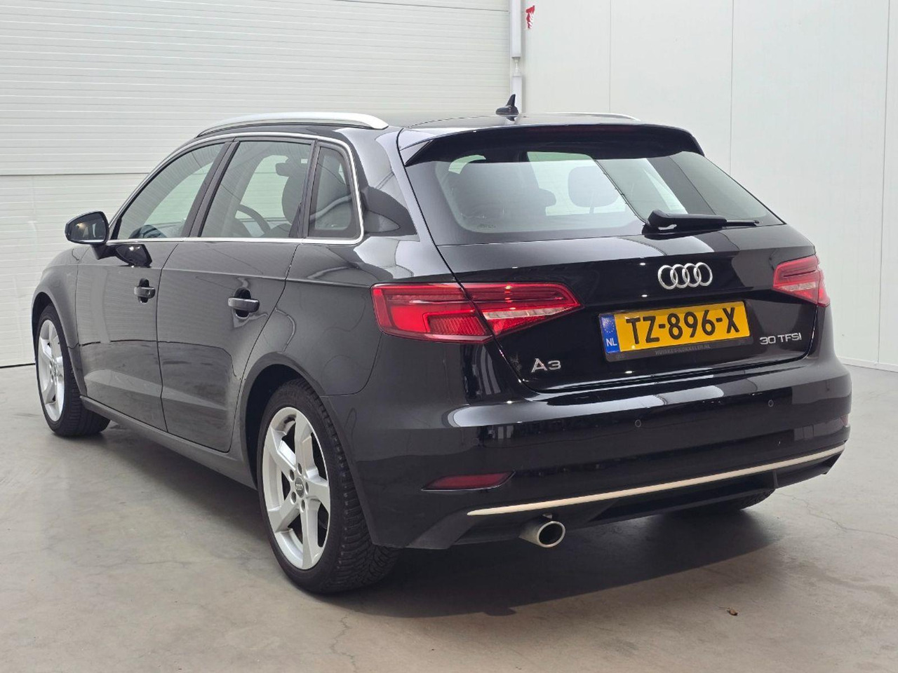 Audi A3 Sportback 30 TFSI Sport Lease Edition | 2018 | 121.664 km | Automaat | TZ896X | NAP: Logisch - Hatchback: foto 3 Audi A3 Sportback 30 TFSI Sport Lease Edition | 2018 | 121.664 km | Automaat | TZ896X | NAP: Logisch - Hatchback: foto 3
