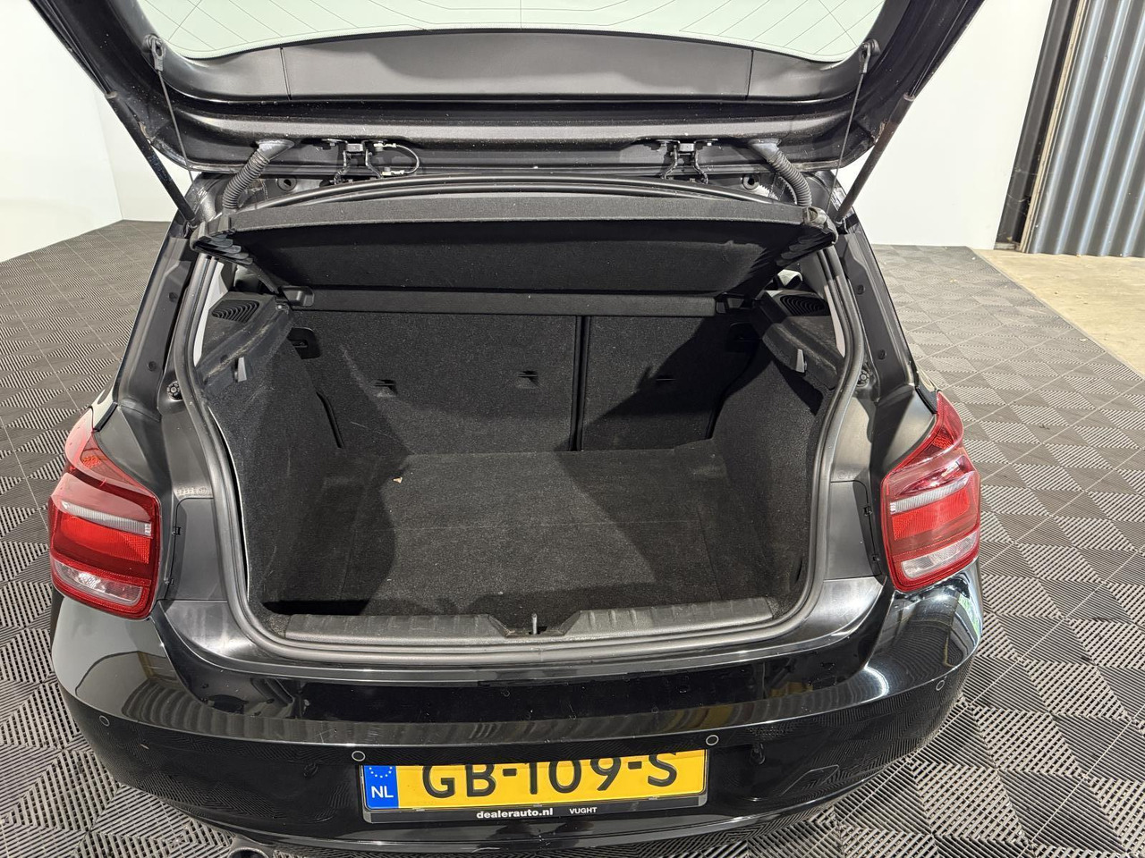 BMW | 1-serie | 116i Business | 2013 | 161.924 km | GB109S | Geen oordeel - Hatchback: foto 4 BMW | 1-serie | 116i Business | 2013 | 161.924 km | GB109S | Geen oordeel - Hatchback: foto 4