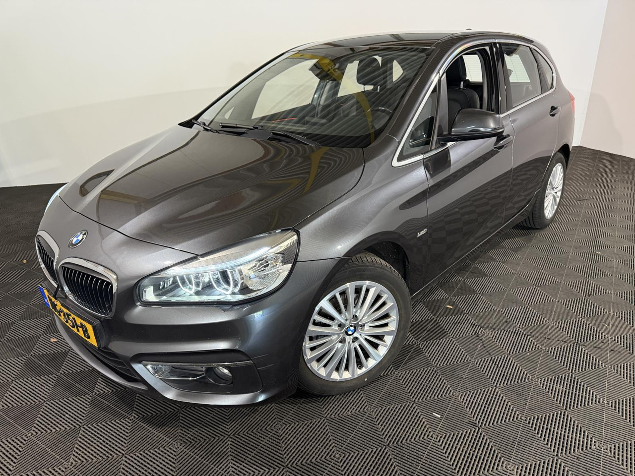BMW | 2-serie Active Tourer | 218d Corporate Lease Luxury | 2015 | 223.959 km | HG351B | Logisch - Coche: foto 1 BMW | 2-serie Active Tourer | 218d Corporate Lease Luxury | 2015 | 223.959 km | HG351B | Logisch - Coche: foto 1