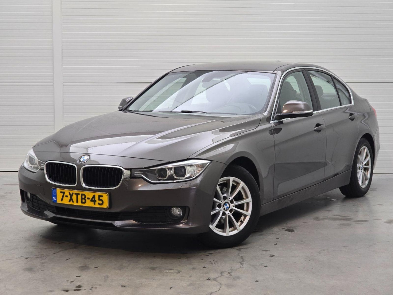 BMW 3-serie 320d EfficientDynamics Edition High Executive | 2014 | 300.611 km | Automaat | 7XTB45 | NAP: Logisch - Berlina: foto 1 BMW 3-serie 320d EfficientDynamics Edition High Executive | 2014 | 300.611 km | Automaat | 7XTB45 | NAP: Logisch - Berlina: foto 1