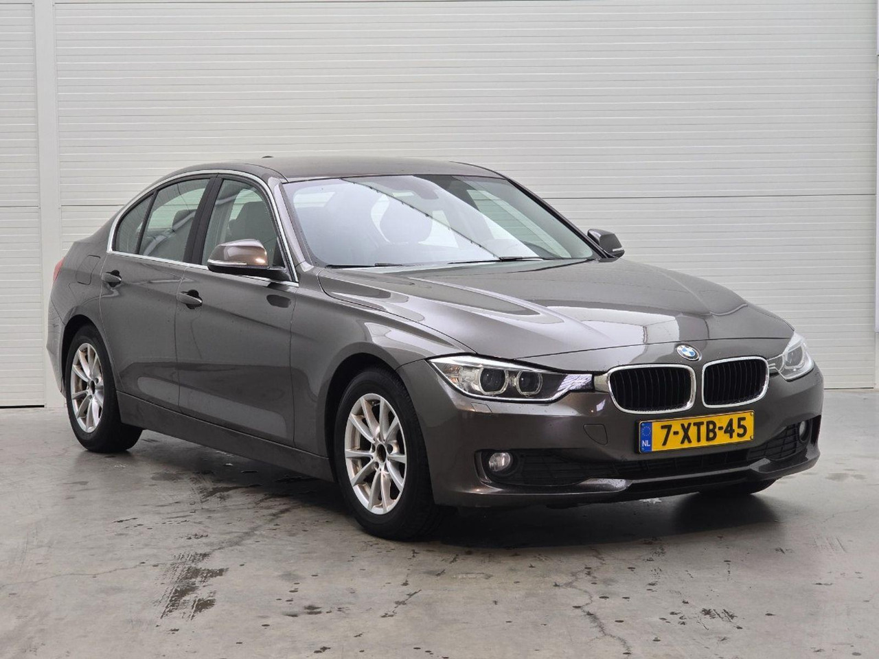 BMW 3-serie 320d EfficientDynamics Edition High Executive | 2014 | 300.611 km | Automaat | 7XTB45 | NAP: Logisch - Berlina: foto 2 BMW 3-serie 320d EfficientDynamics Edition High Executive | 2014 | 300.611 km | Automaat | 7XTB45 | NAP: Logisch - Berlina: foto 2