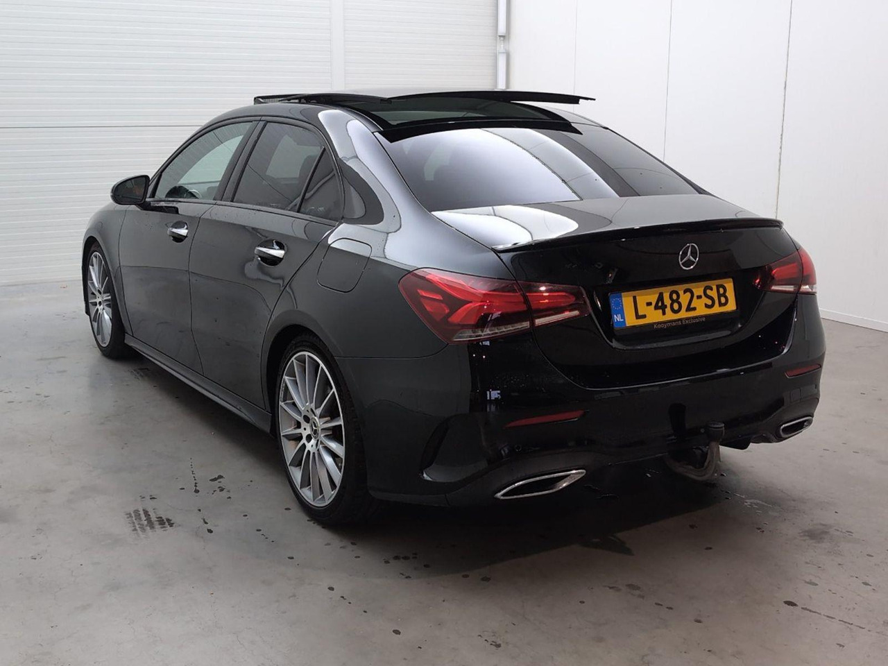 Mercedes-Benz A-klasse 200 Premium Plus | 2019 | 143.125 km | Automaat | L482SB | NAP: Geen oordeel - Berlina: foto 3 Mercedes-Benz A-klasse 200 Premium Plus | 2019 | 143.125 km | Automaat | L482SB | NAP: Geen oordeel - Berlina: foto 3