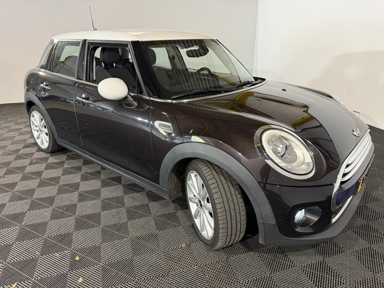 Mini | Mini | 1.5 Cooper Chili Business | 2015 | 201.355 km | 1ZPK60 | Logisch - Hatchback: foto 3 Mini | Mini | 1.5 Cooper Chili Business | 2015 | 201.355 km | 1ZPK60 | Logisch - Hatchback: foto 3