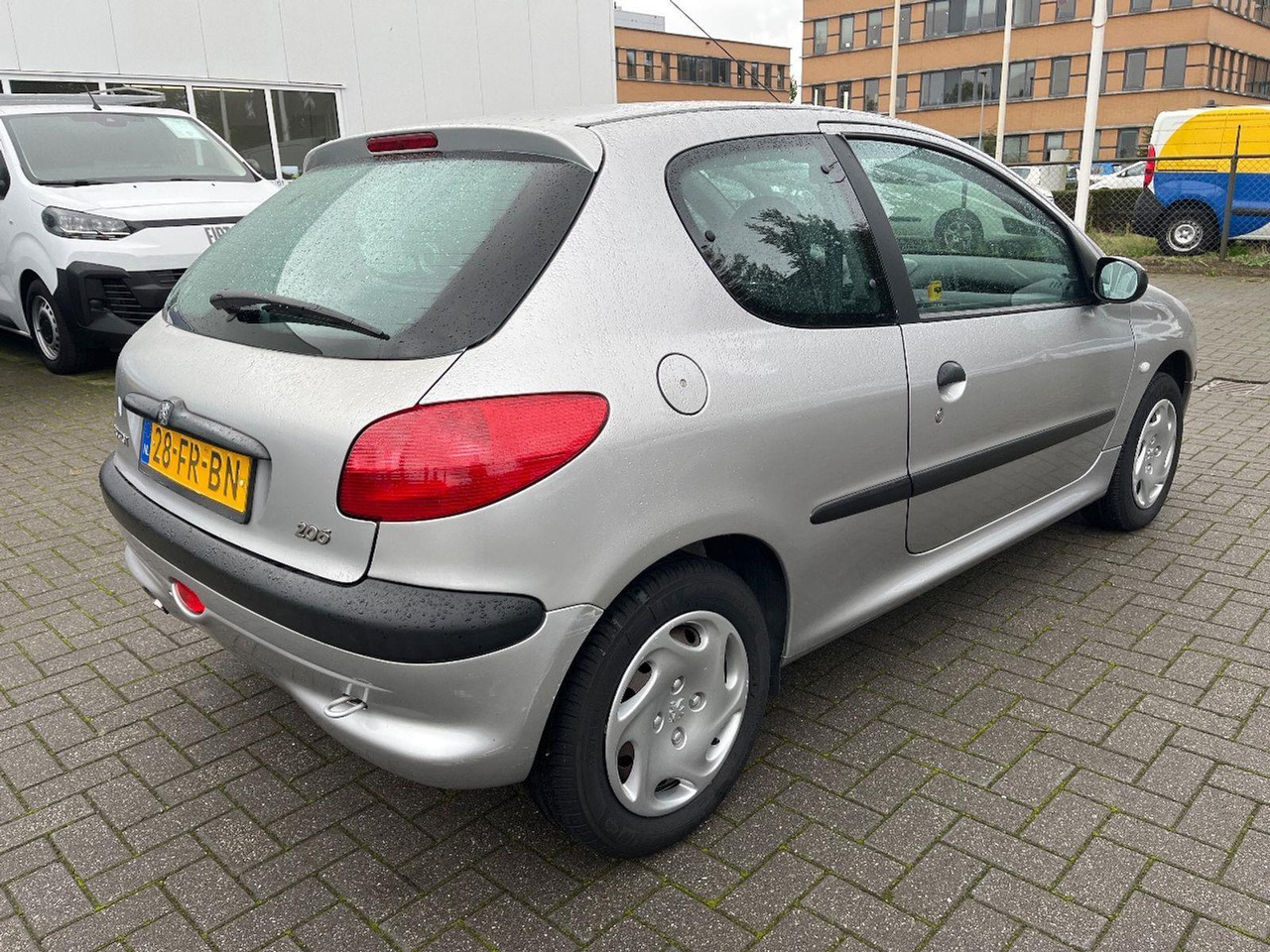 Peugeot 206 1.1 XR | 2000 | 69.922 km | 28FRBN | NAP: Logisch - Hatchback: foto 4 Peugeot 206 1.1 XR | 2000 | 69.922 km | 28FRBN | NAP: Logisch - Hatchback: foto 4