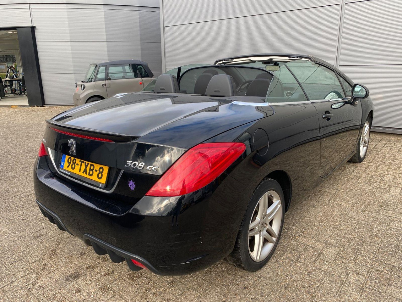Peugeot 308 CC 1.6 THP Sport Pack | 2011 | 156.692 km | 98TXB8 | NAP: Geen oordeel - Coche: foto 4 Peugeot 308 CC 1.6 THP Sport Pack | 2011 | 156.692 km | 98TXB8 | NAP: Geen oordeel - Coche: foto 4