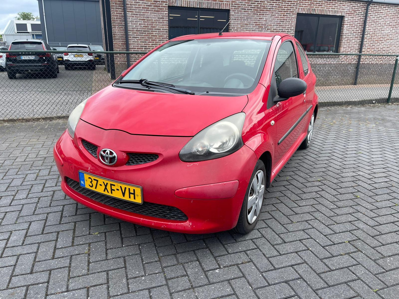 Hatchback Toyota Aygo 1.0 12V 37-XF-VH: foto 1