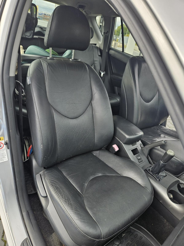 Toyota | RAV4 | 2.0 VVTi Executive | 2006 | 272.231 km | 82TDFD | Logisch - SUV/ Todoterreno: foto 4 Toyota | RAV4 | 2.0 VVTi Executive | 2006 | 272.231 km | 82TDFD | Logisch - SUV/ Todoterreno: foto 4