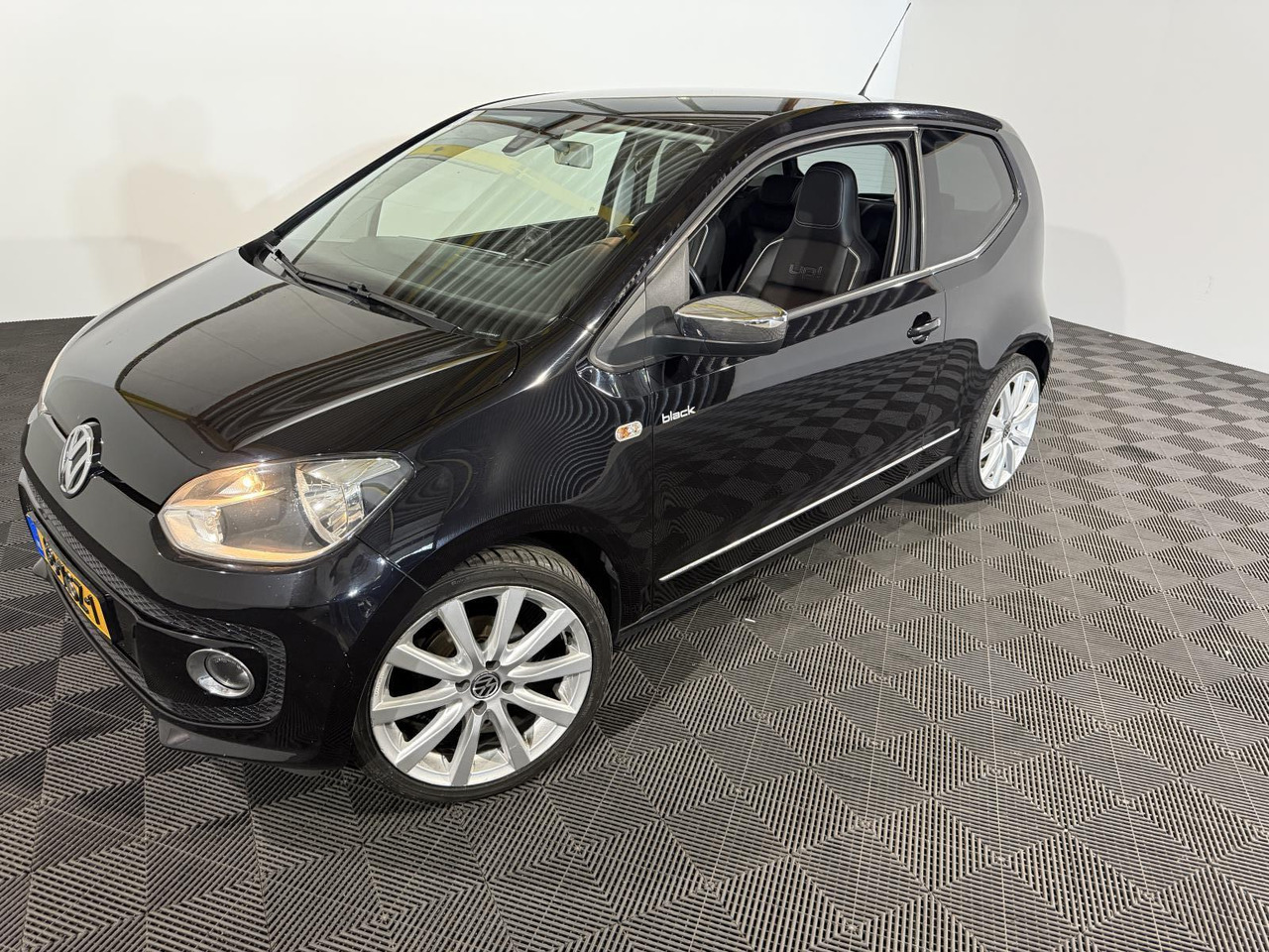 Hatchback Volkswagen | Up! | 1.0 high up! BlueMotion | 2012 | 209.580 km | 83XSZ1 | Logisch: foto 1