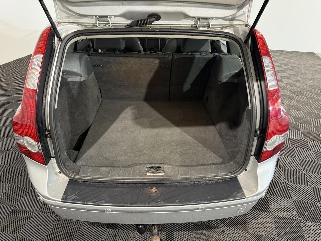 Volvo | V50 | 2.4i Kinetic | 2007 | 281.648 km | 53TVKN | Logisch - Coche: foto 3 Volvo | V50 | 2.4i Kinetic | 2007 | 281.648 km | 53TVKN | Logisch - Coche: foto 3