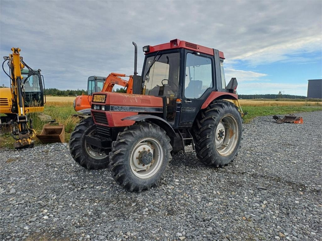 Case IH 685XL Hyvät renkaat. - Tractor: foto 1 Case IH 685XL Hyvät renkaat. - Tractor: foto 1