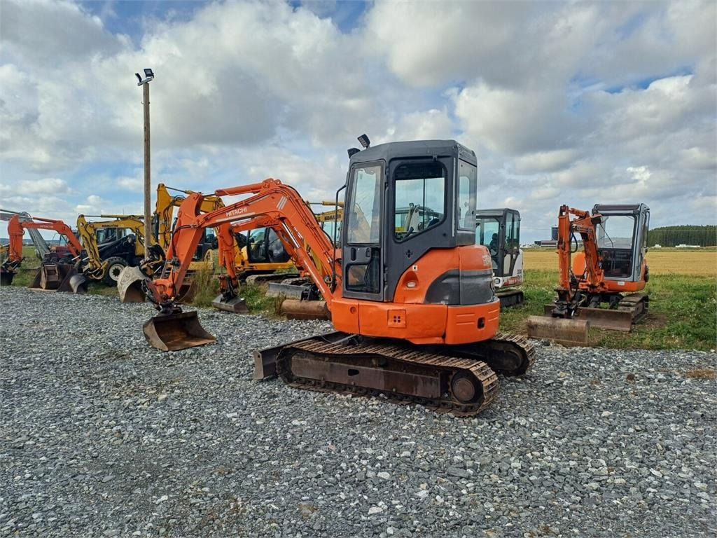 Hitachi EX50U kallistuvalla s40 liittimellä.  - Miniexcavadora: foto 3 Hitachi EX50U kallistuvalla s40 liittimellä.  - Miniexcavadora: foto 3
