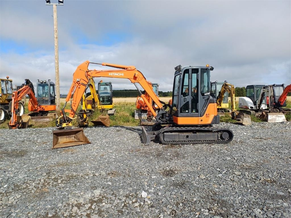 Hitachi ZX50u Engcon pyörittäjällä - Miniexcavadora: foto 2 Hitachi ZX50u Engcon pyörittäjällä - Miniexcavadora: foto 2
