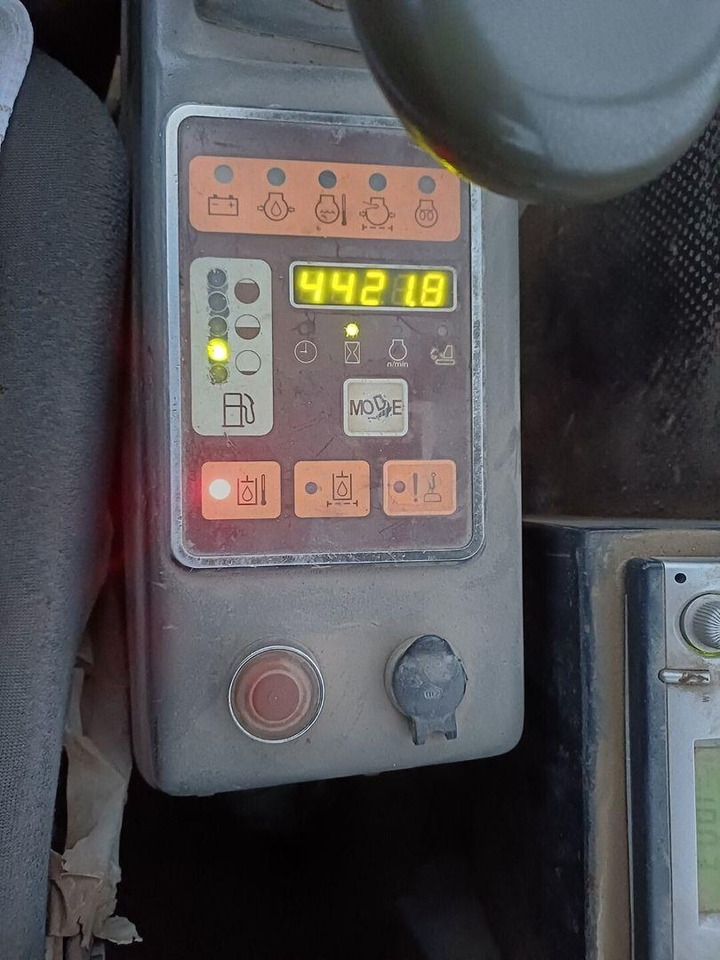 Miniexcavadora Pel-Job EB406 rautateloilla. Kolme kauhaa: foto 9