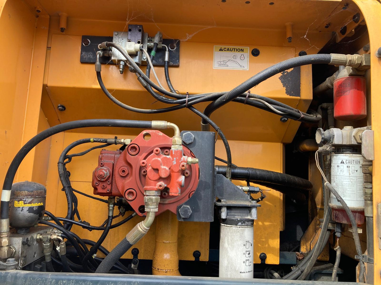 PELLE SUR CHENILLES HYUNDAI ROBEX 250 NLC-9 - Excavadora de cadenas: foto 4 PELLE SUR CHENILLES HYUNDAI ROBEX 250 NLC-9 - Excavadora de cadenas: foto 4