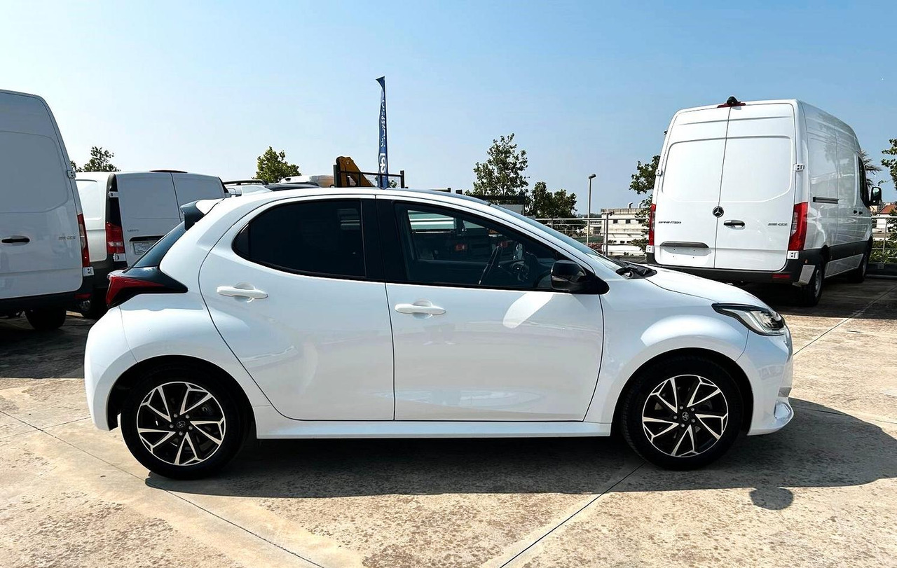 Toyota Yaris 1.5 Hybrid 5 porte Lounge - Berlina: foto 4 Toyota Yaris 1.5 Hybrid 5 porte Lounge - Berlina: foto 4