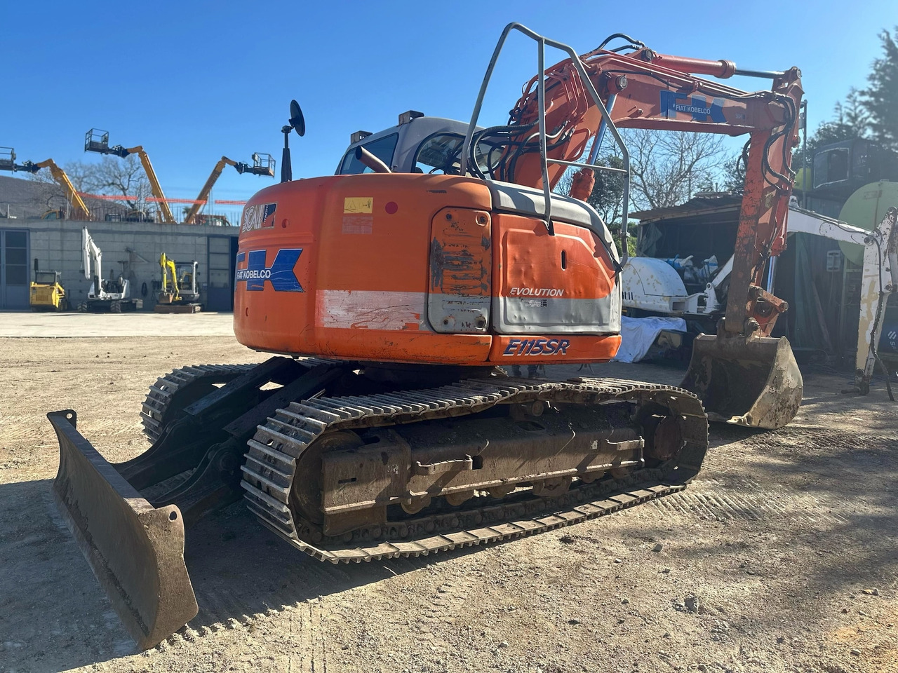 FIAT KOBELCO E115SR - Excavadora de cadenas: foto 3 FIAT KOBELCO E115SR - Excavadora de cadenas: foto 3
