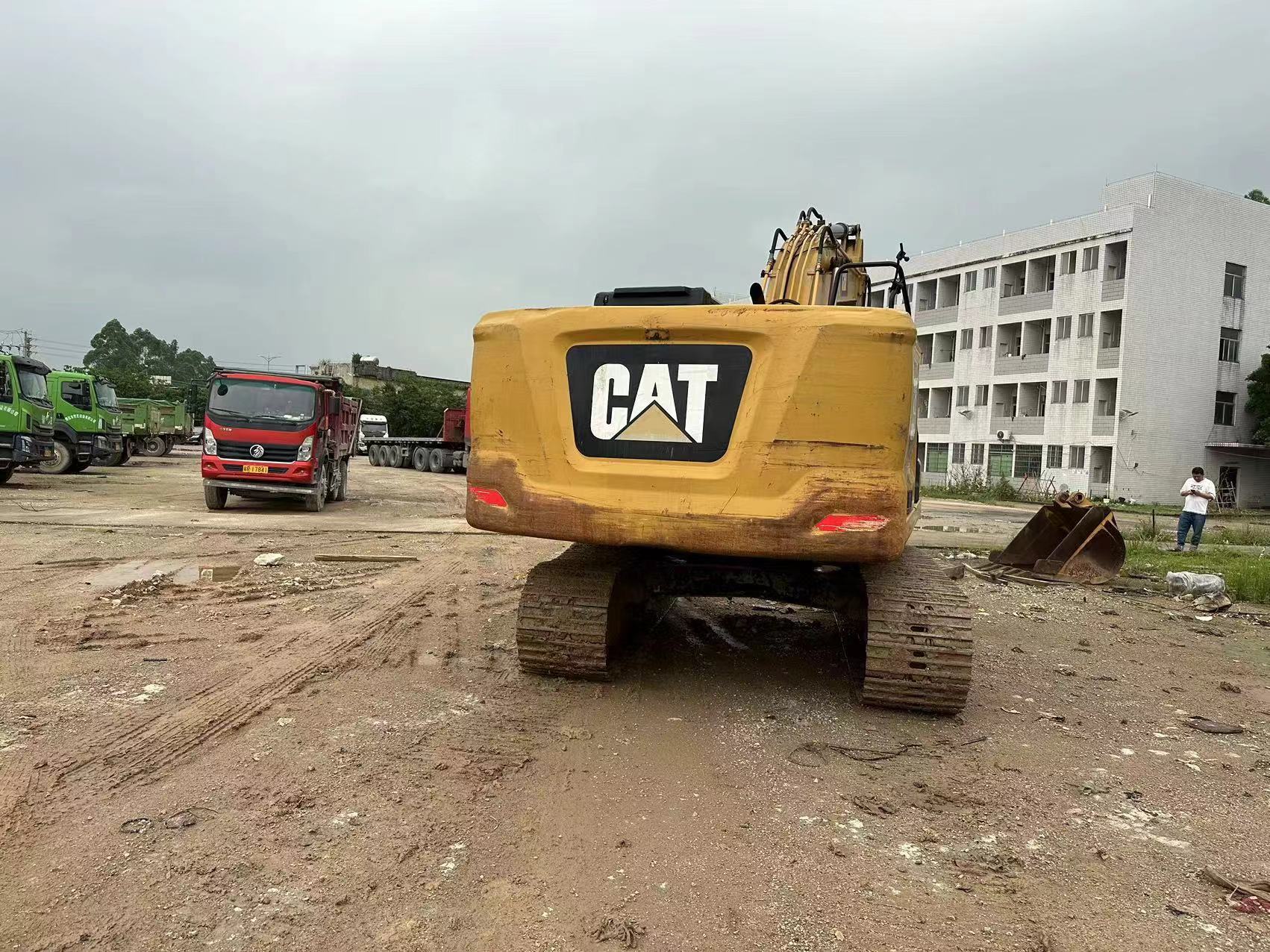 CATERPILLAR 320GC - Excavadora de cadenas: foto 3 CATERPILLAR 320GC - Excavadora de cadenas: foto 3