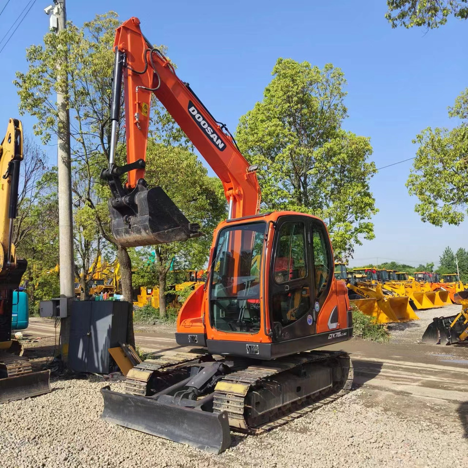 DOOSAN DX75 - Excavadora de cadenas: foto 2 DOOSAN DX75 - Excavadora de cadenas: foto 2
