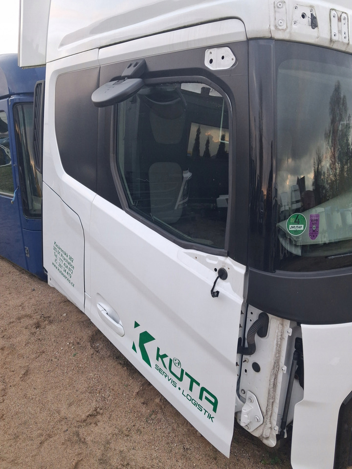 FORD KOMPLETNE PRAWE FORD F-MAX 500 TRUCKS EURO 6 - Puerta y piezas para Camión: foto 2 FORD KOMPLETNE PRAWE FORD F-MAX 500 TRUCKS EURO 6 - Puerta y piezas para Camión: foto 2