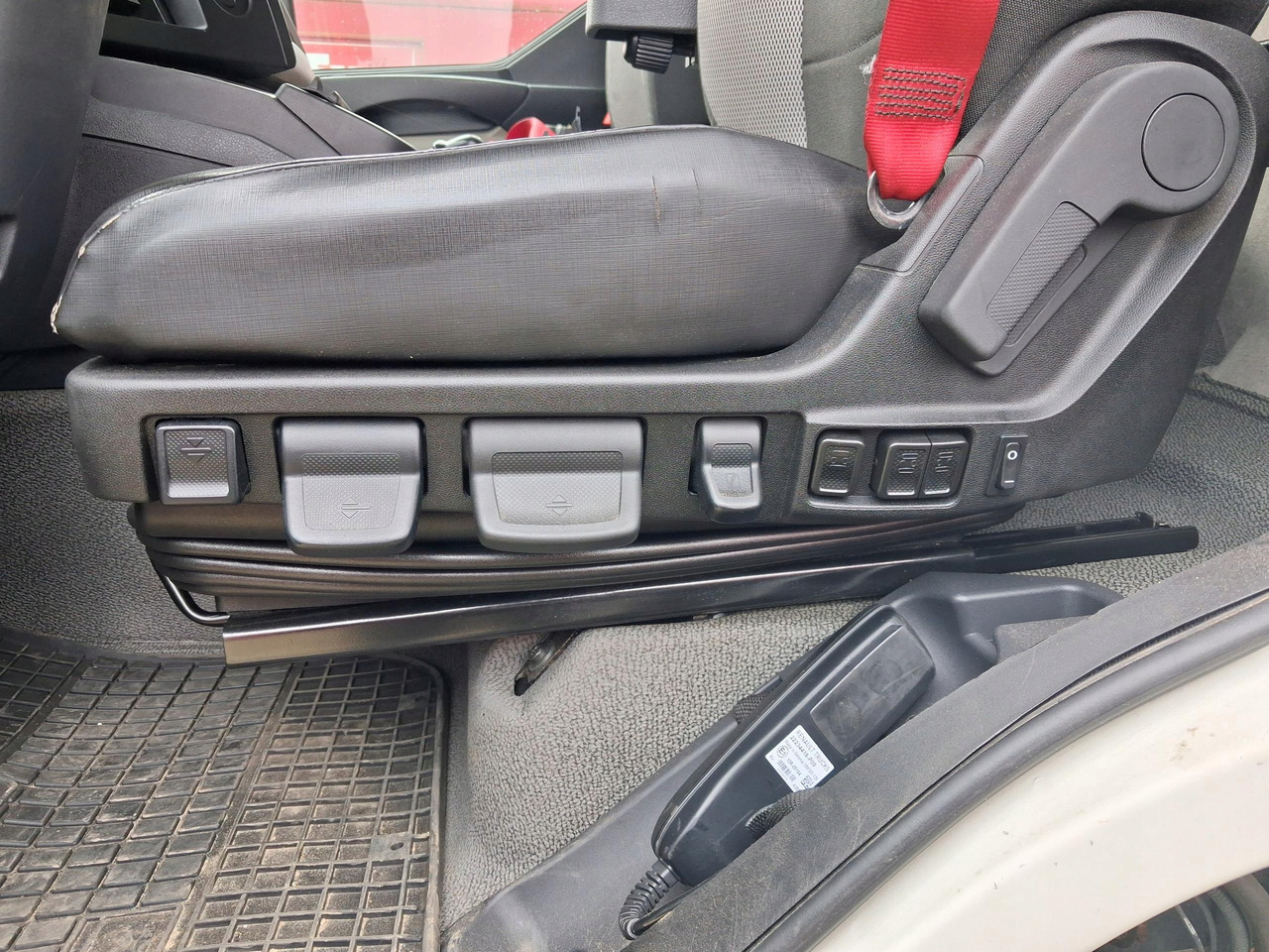 FOTEL KIEROWCY RENAULT GAMA D  - Asiento para Camión: foto 2 FOTEL KIEROWCY RENAULT GAMA D  - Asiento para Camión: foto 2